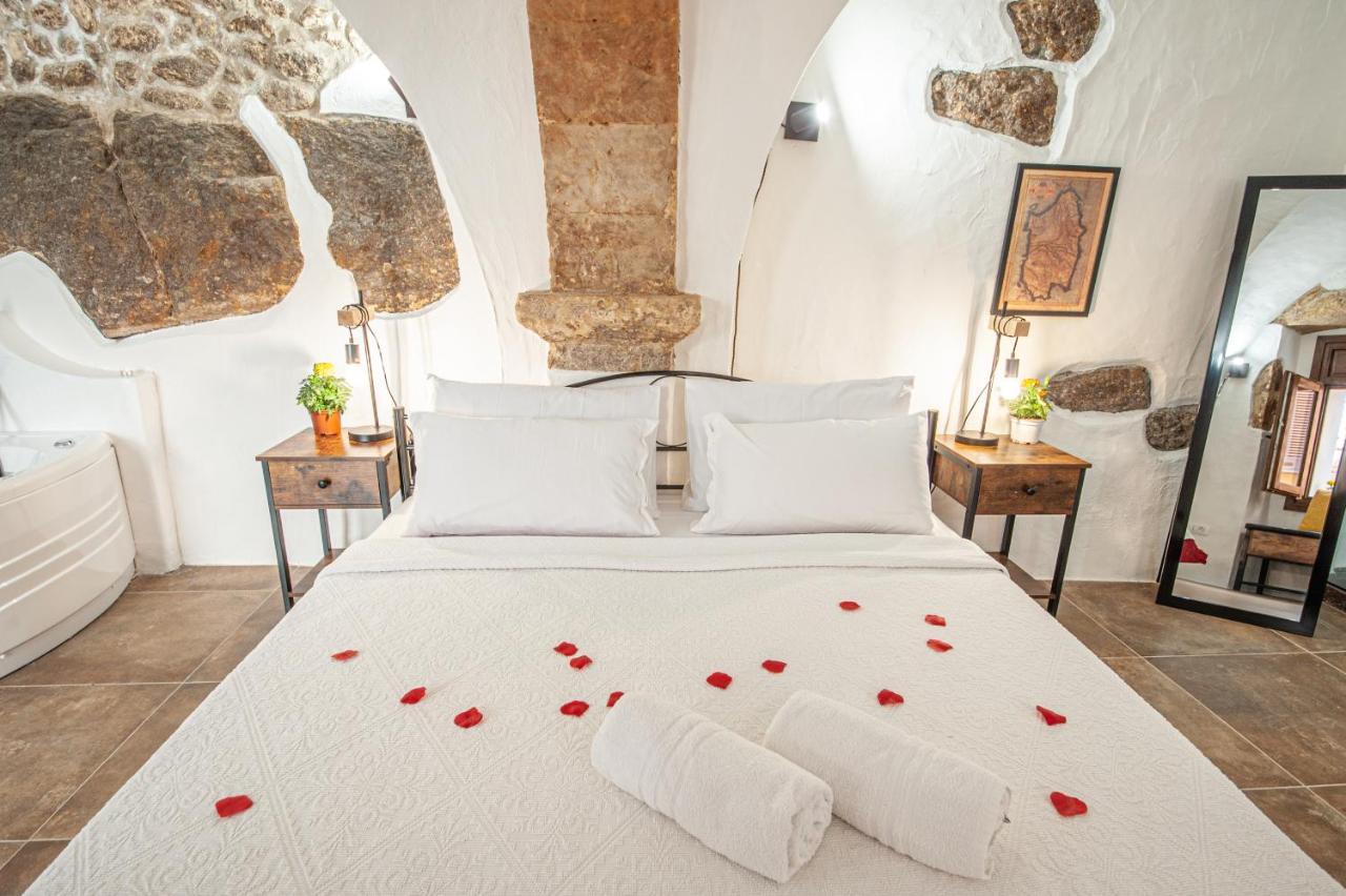 Romantic Loft With Jacuzzi In The Castle 카스텔사르도 외부 사진